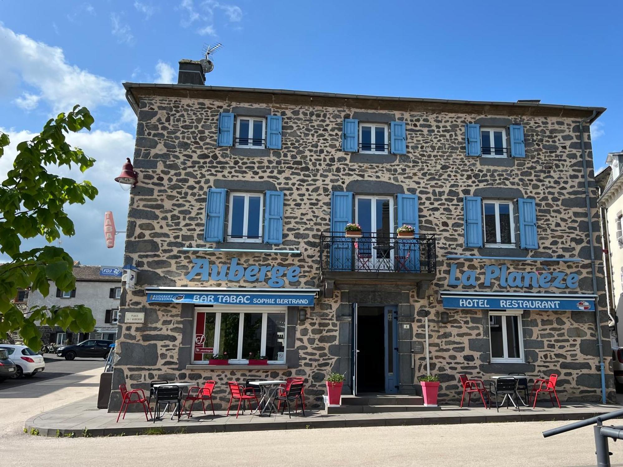 Auberge De La Planeze Talizat Exterior photo